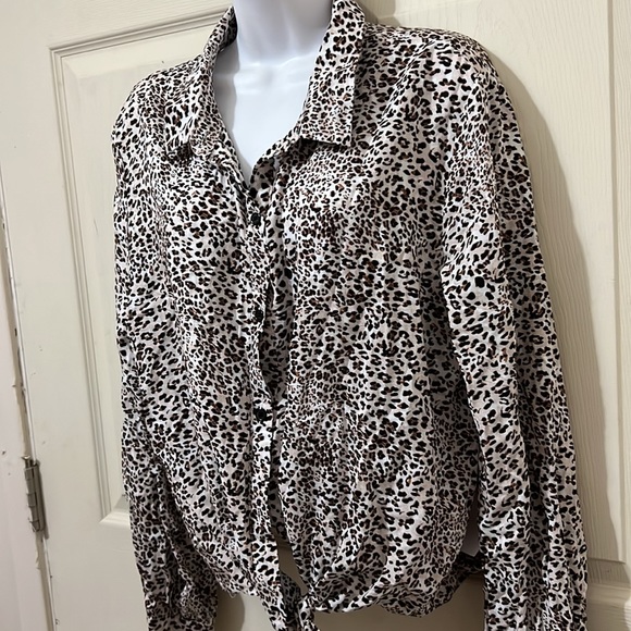 Cheetah print long sleeve blouse NWT - Picture 4 of 7